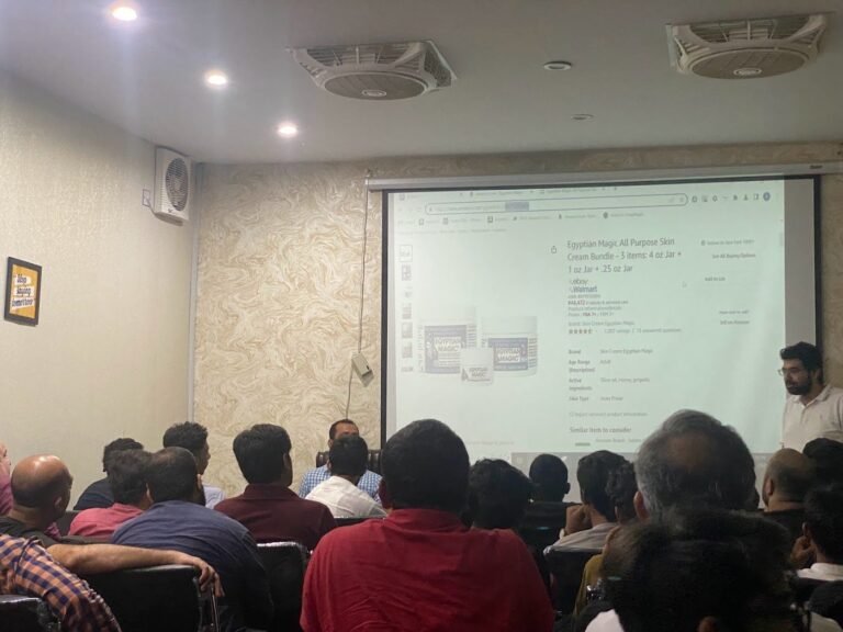 A full e-commerce seminar session at EcomXpert, Lahore
