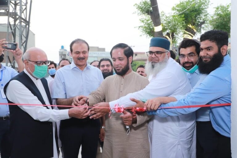 Ribbon-cutting at the opening of the EcomXpert training campus in Lahore