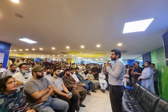Packed e-commerce seminar hosted by EcomXpert in Lahore