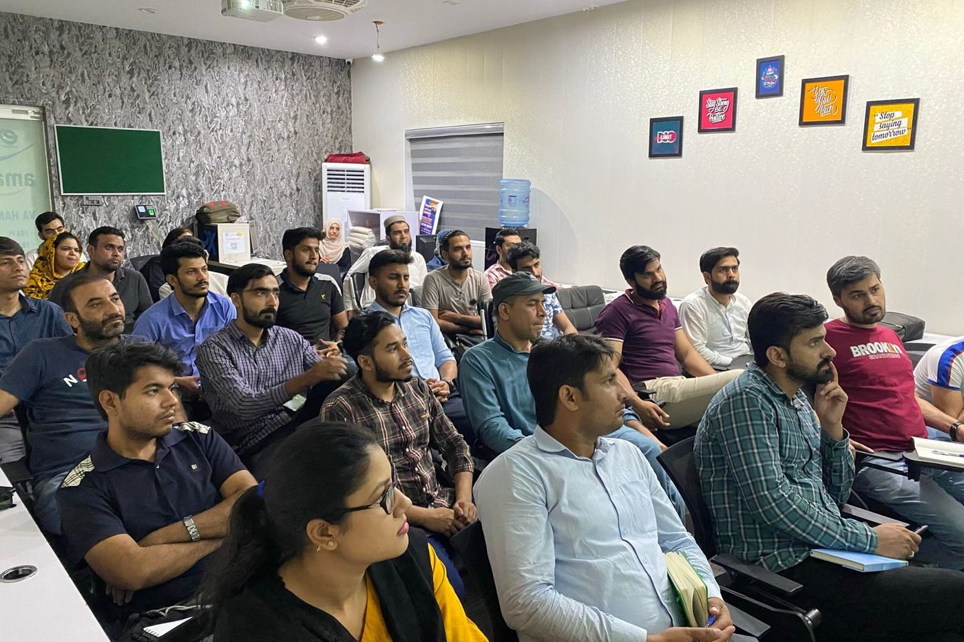 Dropshipping course in Lahore at EcomXpert, Johar Town